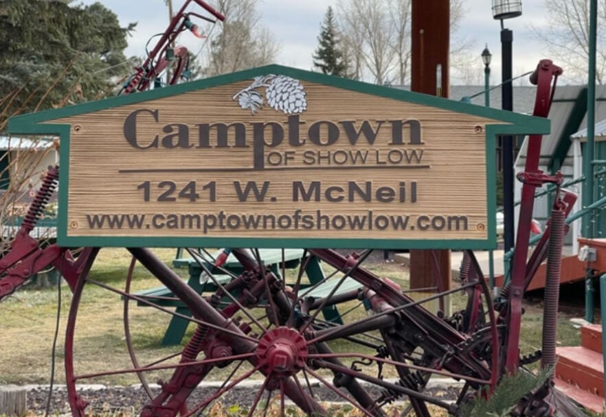 A sign for the camptown of show low.